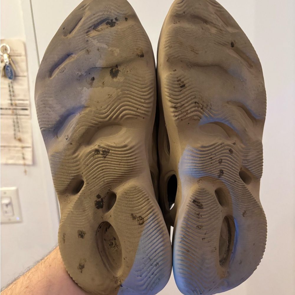 Yeezy Foam Runners - Picture 5 of 5